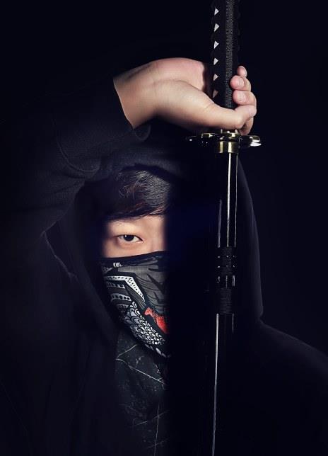 �k���������