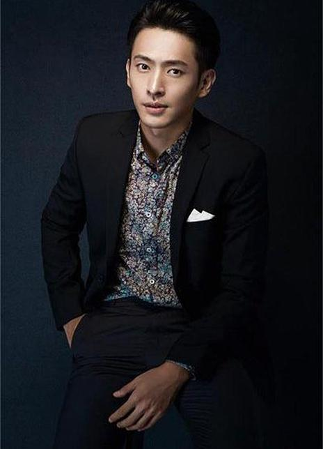 ����������